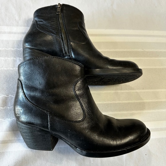 Born  Leather Western Ankle Zip Up Boots Booties Size 7M F52603 - Picture 1 of 9